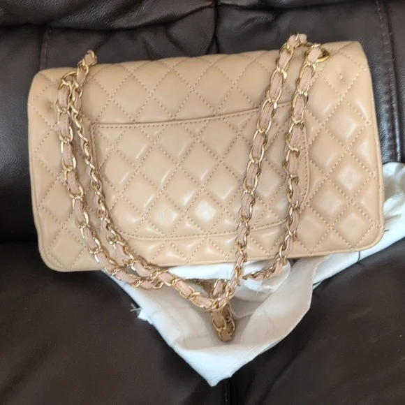 CHANEL Beige Quilted Leather Flap Bag - Picture 4 of 4